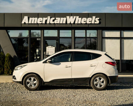 Белый Хендай их35, объемом двигателя 2 л и пробегом 300 тыс. км за 12900 $, фото 3 на Automoto.ua