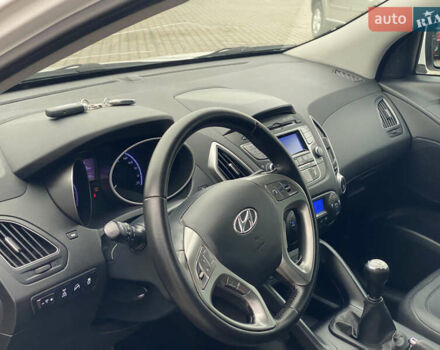 Белый Хендай их35, объемом двигателя 2 л и пробегом 145 тыс. км за 11500 $, фото 10 на Automoto.ua