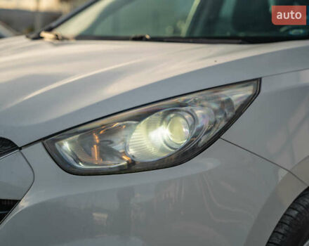 Белый Хендай их35, объемом двигателя 2 л и пробегом 300 тыс. км за 12900 $, фото 13 на Automoto.ua