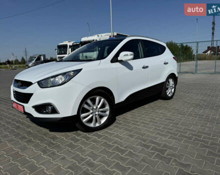 Белый Хендай их35, объемом двигателя 2 л и пробегом 171 тыс. км за 15499 $, фото 2 на Automoto.ua