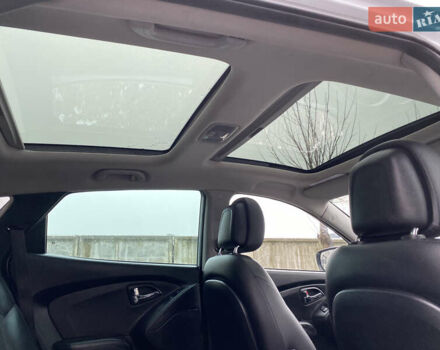 Белый Хендай их35, объемом двигателя 1.7 л и пробегом 258 тыс. км за 10900 $, фото 19 на Automoto.ua