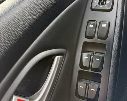 Белый Хендай их35, объемом двигателя 2 л и пробегом 235 тыс. км за 10999 $, фото 30 на Automoto.ua