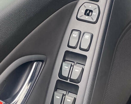 Белый Хендай их35, объемом двигателя 2 л и пробегом 145 тыс. км за 11500 $, фото 13 на Automoto.ua