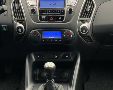 Белый Хендай их35, объемом двигателя 2 л и пробегом 145 тыс. км за 11500 $, фото 21 на Automoto.ua