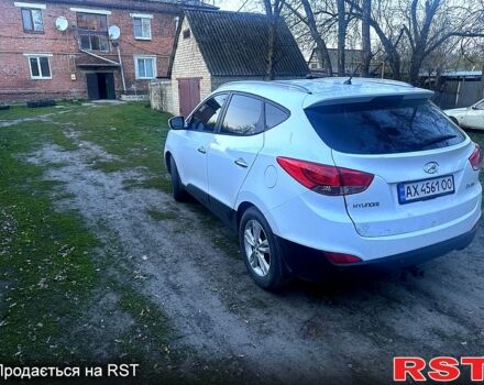 Белый Хендай их35, объемом двигателя 2 л и пробегом 208 тыс. км за 11500 $, фото 5 на Automoto.ua