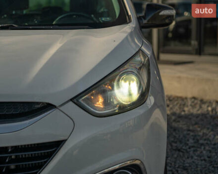 Белый Хендай их35, объемом двигателя 2 л и пробегом 300 тыс. км за 12900 $, фото 11 на Automoto.ua