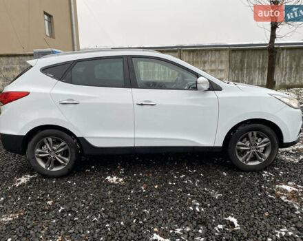 Белый Хендай их35, объемом двигателя 1.7 л и пробегом 258 тыс. км за 10900 $, фото 5 на Automoto.ua