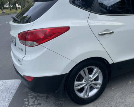 Белый Хендай их35, объемом двигателя 2 л и пробегом 101 тыс. км за 12900 $, фото 18 на Automoto.ua