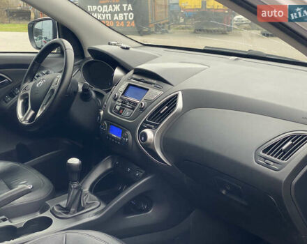 Белый Хендай их35, объемом двигателя 2 л и пробегом 145 тыс. км за 11500 $, фото 9 на Automoto.ua