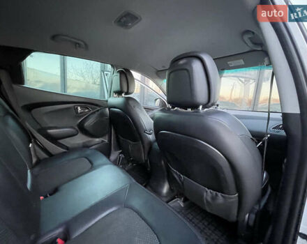 Белый Хендай их35, объемом двигателя 2 л и пробегом 179 тыс. км за 9300 $, фото 11 на Automoto.ua