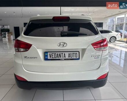 Білий Хендай іх35, об'ємом двигуна 2 л та пробігом 158 тис. км за 12700 $, фото 4 на Automoto.ua