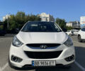 Белый Хендай их35, объемом двигателя 1.7 л и пробегом 198 тыс. км за 12500 $, фото 1 на Automoto.ua