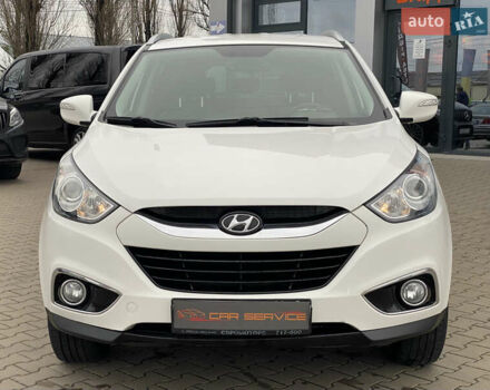 Белый Хендай их35, объемом двигателя 2 л и пробегом 145 тыс. км за 11500 $, фото 2 на Automoto.ua