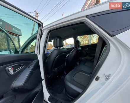 Белый Хендай их35, объемом двигателя 2 л и пробегом 179 тыс. км за 9300 $, фото 9 на Automoto.ua