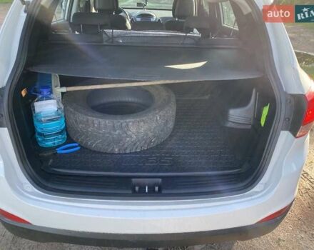 Белый Хендай их35, объемом двигателя 1.7 л и пробегом 215 тыс. км за 11300 $, фото 11 на Automoto.ua