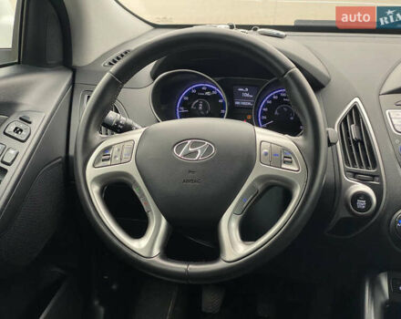 Белый Хендай их35, объемом двигателя 2 л и пробегом 145 тыс. км за 11500 $, фото 20 на Automoto.ua