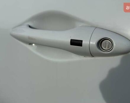 Белый Хендай их35, объемом двигателя 2 л и пробегом 235 тыс. км за 10999 $, фото 7 на Automoto.ua