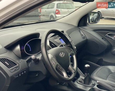 Хендай их35 2011 в Киеве на Automoto.ua Белый Хендай их35, объемом двигателя 2 л и пробегом 145 тыс. км за 11500 $, фото 9 на Automoto.ua