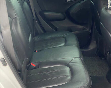 Белый Хендай их35, объемом двигателя 2 л и пробегом 145 тыс. км за 11500 $, фото 29 на Automoto.ua