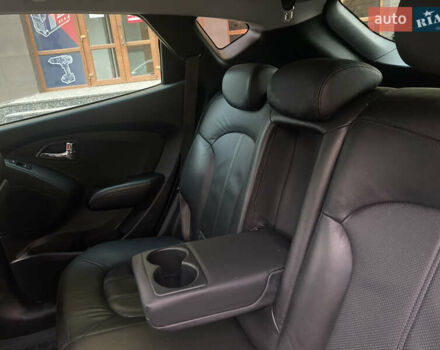 Белый Хендай их35, объемом двигателя 1.7 л и пробегом 255 тыс. км за 12200 $, фото 12 на Automoto.ua