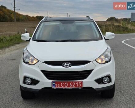 Белый Хендай их35, объемом двигателя 2 л и пробегом 211 тыс. км за 12999 $, фото 1 на Automoto.ua