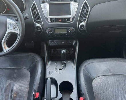 Белый Хендай их35, объемом двигателя 2 л и пробегом 157 тыс. км за 14000 $, фото 12 на Automoto.ua