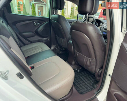 Белый Хендай их35, объемом двигателя 2 л и пробегом 169 тыс. км за 13300 $, фото 18 на Automoto.ua