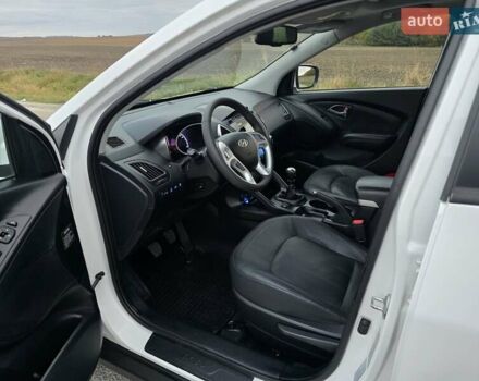 Белый Хендай их35, объемом двигателя 2 л и пробегом 211 тыс. км за 12999 $, фото 29 на Automoto.ua