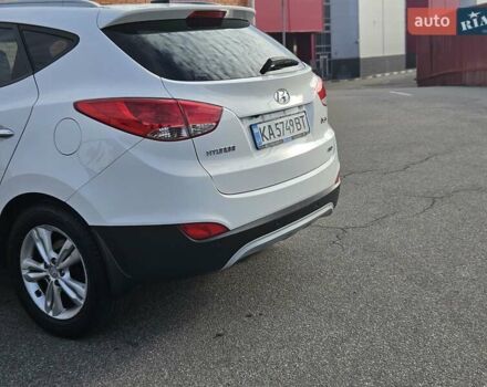 Белый Хендай их35, объемом двигателя 2 л и пробегом 137 тыс. км за 12600 $, фото 21 на Automoto.ua