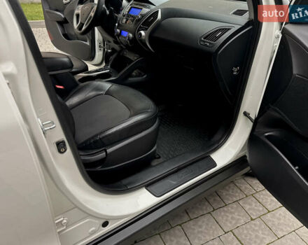 Белый Хендай их35, объемом двигателя 2 л и пробегом 178 тыс. км за 11900 $, фото 52 на Automoto.ua