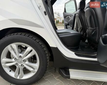 Білий Хендай іх35, об'ємом двигуна 2 л та пробігом 132 тис. км за 9999 $, фото 41 на Automoto.ua