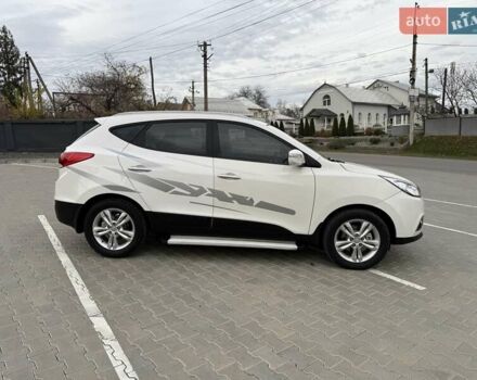 Білий Хендай іх35, об'ємом двигуна 2 л та пробігом 132 тис. км за 9999 $, фото 3 на Automoto.ua