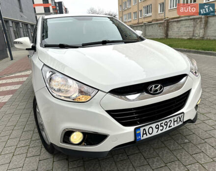 Белый Хендай их35, объемом двигателя 2 л и пробегом 178 тыс. км за 11900 $, фото 9 на Automoto.ua