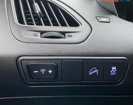 Белый Хендай их35, объемом двигателя 1.7 л и пробегом 204 тыс. км за 11500 $, фото 28 на Automoto.ua