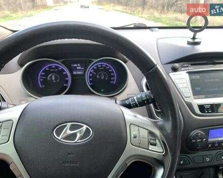 Белый Хендай их35, объемом двигателя 2 л и пробегом 143 тыс. км за 13700 $, фото 10 на Automoto.ua