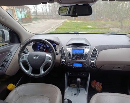 Белый Хендай их35, объемом двигателя 2 л и пробегом 144 тыс. км за 14100 $, фото 6 на Automoto.ua