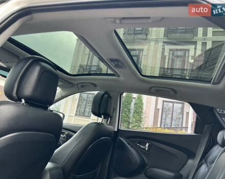 Белый Хендай их35, объемом двигателя 2 л и пробегом 172 тыс. км за 14900 $, фото 19 на Automoto.ua