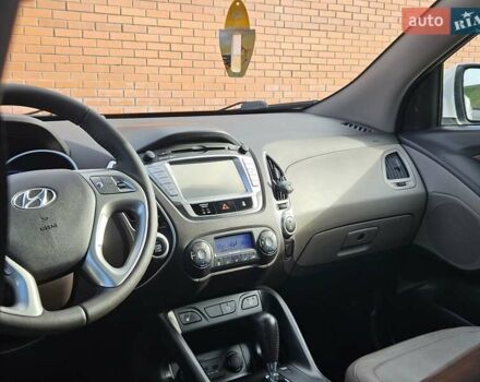 Белый Хендай их35, объемом двигателя 2 л и пробегом 137 тыс. км за 12600 $, фото 41 на Automoto.ua