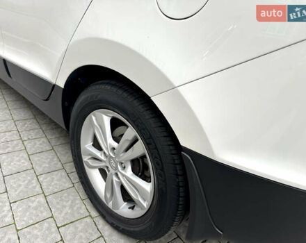 Белый Хендай их35, объемом двигателя 2 л и пробегом 178 тыс. км за 11900 $, фото 80 на Automoto.ua