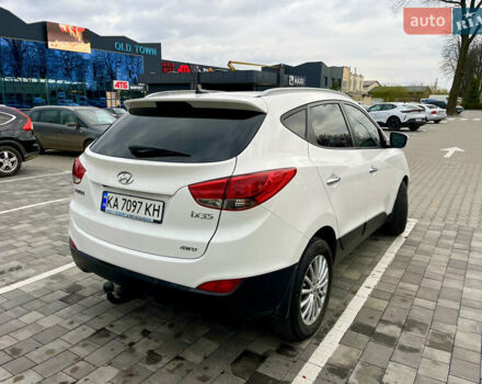 Белый Хендай их35, объемом двигателя 2 л и пробегом 168 тыс. км за 11800 $, фото 5 на Automoto.ua