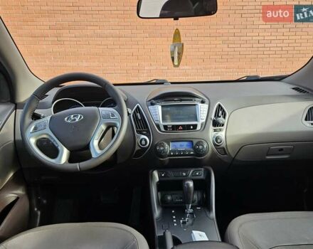 Белый Хендай их35, объемом двигателя 2 л и пробегом 137 тыс. км за 12600 $, фото 44 на Automoto.ua