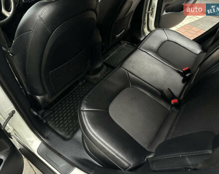 Белый Хендай их35, объемом двигателя 2 л и пробегом 178 тыс. км за 11900 $, фото 39 на Automoto.ua