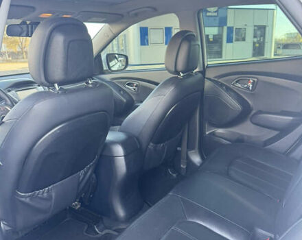 Белый Хендай их35, объемом двигателя 2 л и пробегом 157 тыс. км за 14000 $, фото 13 на Automoto.ua