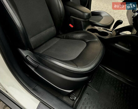 Белый Хендай их35, объемом двигателя 2 л и пробегом 178 тыс. км за 11900 $, фото 58 на Automoto.ua