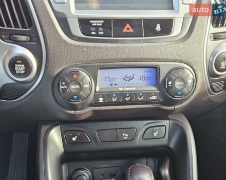 Белый Хендай их35, объемом двигателя 2 л и пробегом 137 тыс. км за 12600 $, фото 16 на Automoto.ua