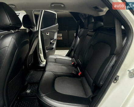 Белый Хендай их35, объемом двигателя 2 л и пробегом 178 тыс. км за 11900 $, фото 38 на Automoto.ua