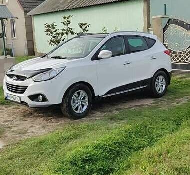 Белый Хендай их35, объемом двигателя 2 л и пробегом 90 тыс. км за 13888 $, фото 2 на Automoto.ua