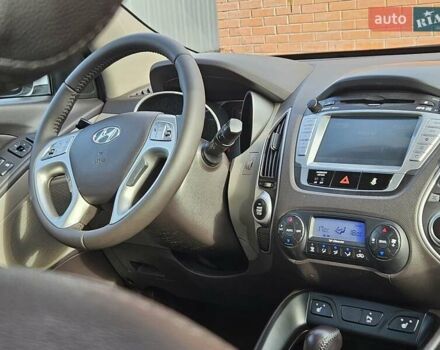 Белый Хендай их35, объемом двигателя 2 л и пробегом 137 тыс. км за 12600 $, фото 6 на Automoto.ua