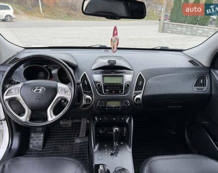 Білий Хендай іх35, об'ємом двигуна 2 л та пробігом 132 тис. км за 9999 $, фото 31 на Automoto.ua