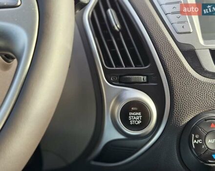 Белый Хендай их35, объемом двигателя 2 л и пробегом 137 тыс. км за 12600 $, фото 14 на Automoto.ua